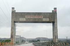 【世界の街から】たそがれの橋