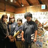 思いのままに筆走らせて　栃木で「己書」作品展　６日まで、400点展示