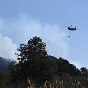 鹿沼の山林火災、被害面積100ヘクタールに拡大　自衛隊など消火活動