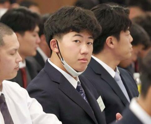 　プロ野球の新人研修会に参加した阪神の立石正広内野手＝９日、東京都内（代表撮影）