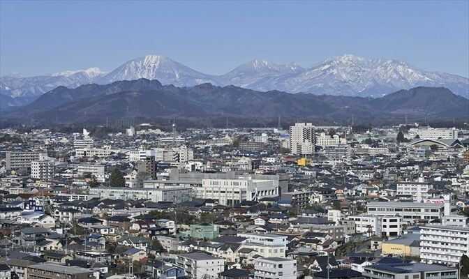 県庁15階ロビーから見える雪化粧の日光連山