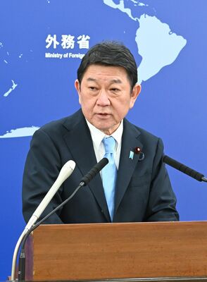 就任会見に臨む茂木外相＝19日午後、外務省