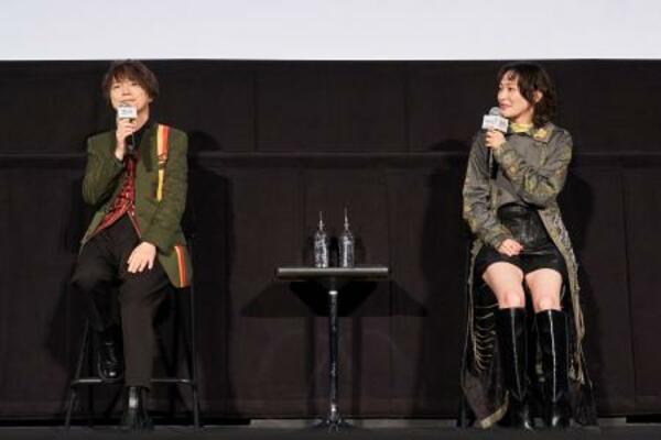 舞台あいさつに登壇した河西健吾(左)と生駒里奈