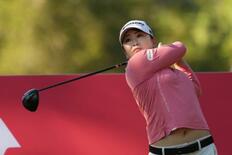 西郷真央が５打差の７位発進