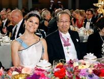 ノーベル受賞2氏、歓談で笑顔