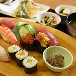 自慢のマグロ、厚切りで　おすすめランチ　福寿し（小山）