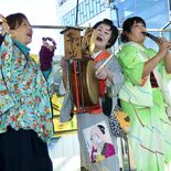 昔懐かし、JR宇都宮駅にちんどん屋が登場　昭和歌謡曲やクリスマスソング…