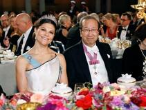 ノーベル受賞2氏、歓談で笑顔