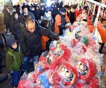 宇都宮で初市、大にぎわい