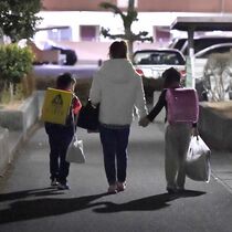 ＜８＞支え受けて小さな幸せ　向き合えた親子　