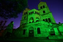 緑内障週間でライトアップ