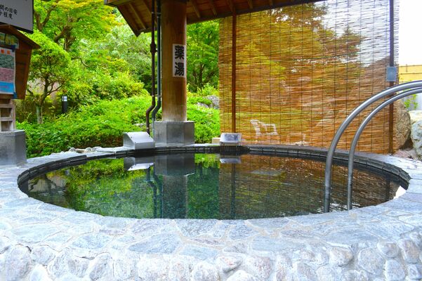 湯温を36度とする薬湯風呂