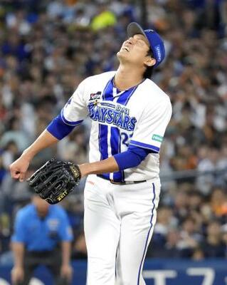 3回、巨人・笹原に同点打を打たれたDeNA・藤浪=横浜