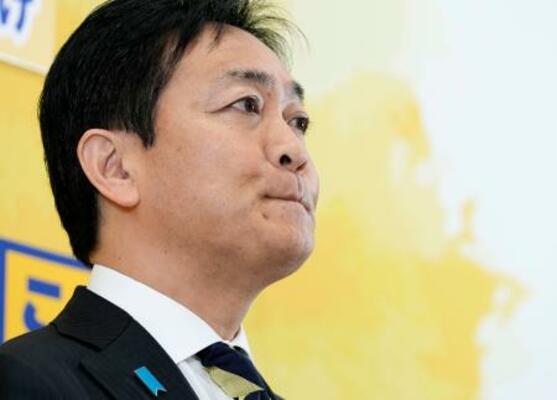 　記者会見で、埼玉県議補欠選挙を巡り、県連が候補者の公認を取り消し、除籍処分とした対応について質問され、厳しい表情の国民民主党・玉木代表＝１０日午前、国会