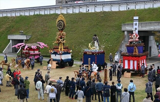 宇都宮城址公園で披露された山車と屋台