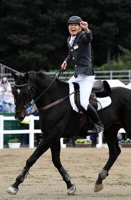 馬術成年男子トップスコア　ニック・オブ・タイム号を操り、優勝した広田龍馬＝那須塩原市の地方競馬教養センター