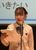 取材成果を発表する富沢さん＝３月27日、東京都江東区