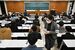 宇都宮大の２次試験前期日程に臨む受験生たち＝25日午前、同大峰キャンパス