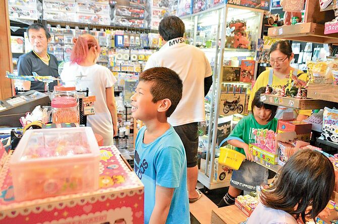 大人も子どもも楽しめる店内