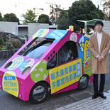 濃いピンク色のラッピング宣伝カーで選挙周知　宇都宮市選管が県内初　専門…