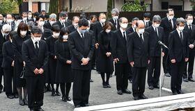那須雪崩事故　慰霊碑除幕式