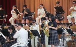県警音楽隊、生徒とコラボ