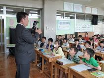 記者の仕事知る／宇都宮市五代小