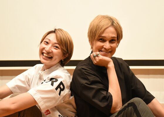 １１月に地元で公演する桐生さん（右）と空良さん