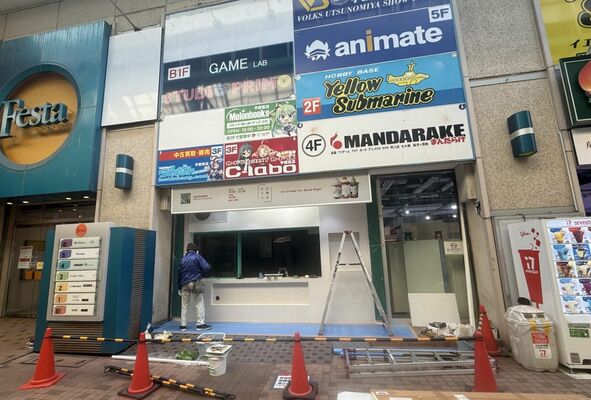 「21時にアイス」の出店準備が進む宇都宮フェスタ＝宇都宮市曲師町