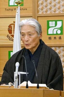 　年頭記者会見に臨む栃木県の福田富一知事＝６日午後、栃木県庁