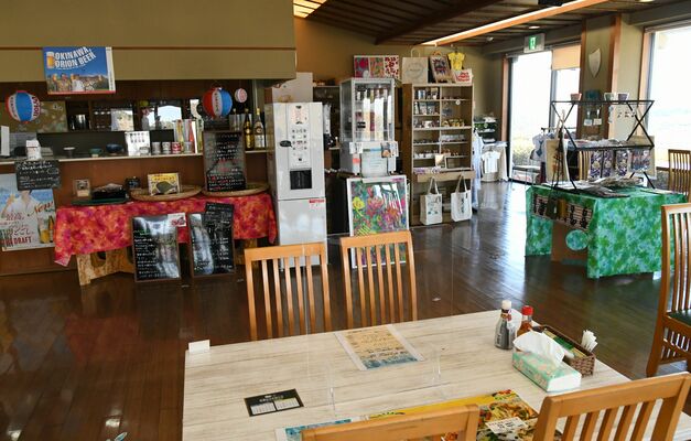 「沖縄食堂」の店内