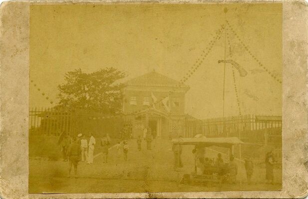 裏面に「宇都宮町役場」と書かれていた庁舎の写真