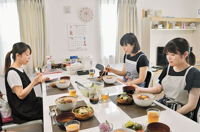 レッスンの後は、おいしく楽しい試食タイム