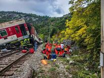 スロバキアで特急列車衝突