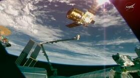 新型補給機、大気圏に突入