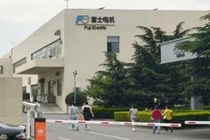 中国当局、富士電機社員2人逮捕