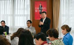 自民、女性活躍へ報告書