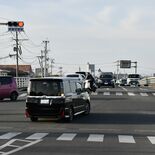交差点「対向車多く右折できない」　予算に限り 頻繁な信号改良難しく　県…