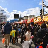 日光で「今市花市」ににぎわい　縁起物や食べ物など140店舗、３万人集まる