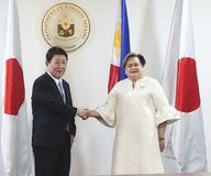 茂木外相、比外相と会談