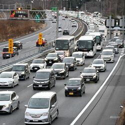 年末年始Uターンラッシュ本格化 東北道で渋滞、新幹線も乗車率100%超え続出