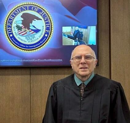 7月、米東部マサチューセッツ州チェルムスフォードで、移民裁判所の判事を務めていた頃のジョージ・パパスさん(本人提供、共同)