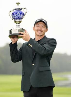 　２年ぶりの通算３勝目を挙げた岩崎亜久竜＝西那須野ＣＣ