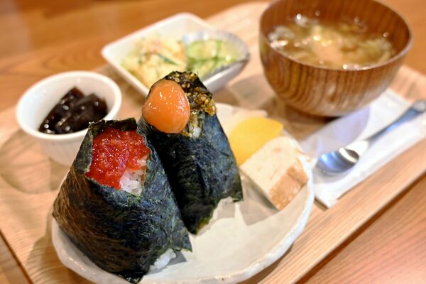 ピリ辛高菜卵黄醤油と筋子のおにぎりのランチセット