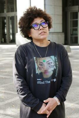 侮辱罪の適用状況を検証する検討会終了後、取材に応じるプロレスラー木村花さんの母響子さん=4日、東京都千代田区