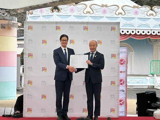 協定を結んだ瀬高市長（右）と木下社長