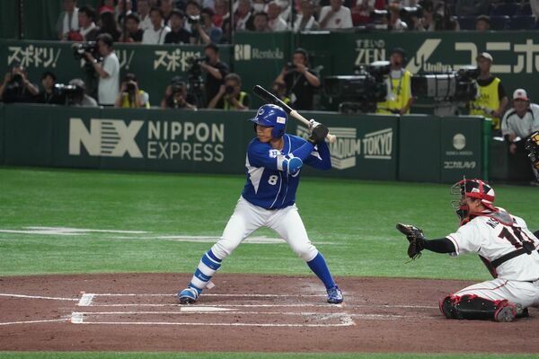 都市対抗野球大会で打席に立つ王子の山ノ井＝東京ドーム（提供写真）