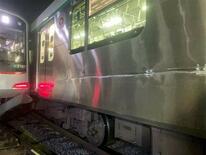 東急の列車に傷、へこんだ跡