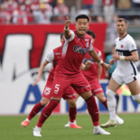 栃木SC、DF柳育崇を完全移籍で獲得　MF佐藤祥、FW中野克哉と契約更新