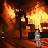 さくらで店舗など３棟全焼